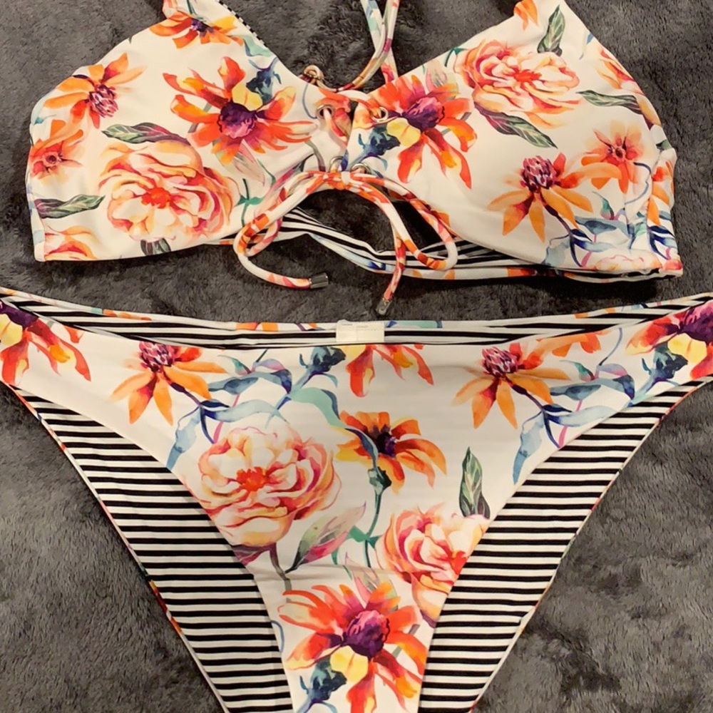 CUPSHE Floral and Stripe Reversible Swimsuit